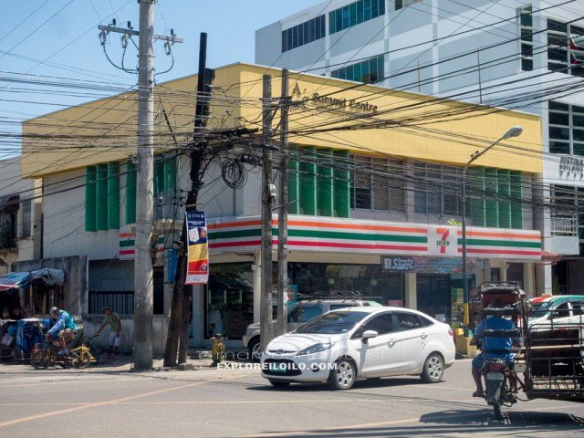 7/11 La Paz Plaza